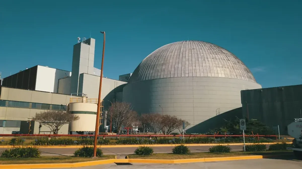 Energía nuclear: Milei y Caputo le pusieron plazo a la venta de Nucleoeléctrica Argentina