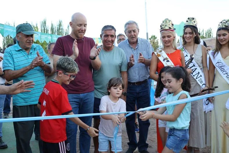 Esteban Allasino, intendente de Luj&aacute;n de Cuyo, en una de las inauguraciones.&nbsp;