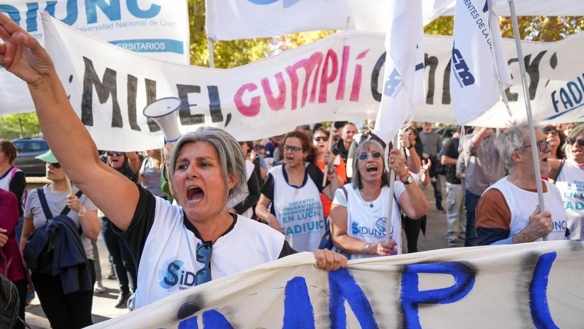 Así se vivió la marcha universitaria en Mendoza: "Que Milei vea que la gente pelea por la educación"