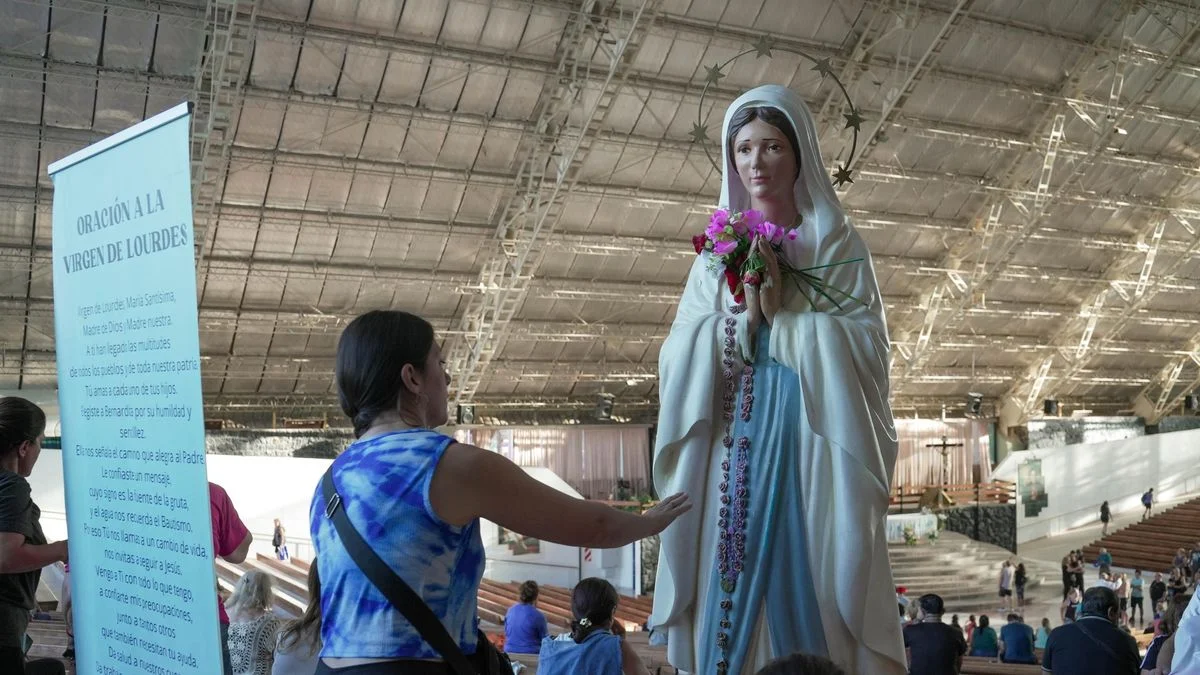 Miles de fieles celebraron el Día de la Virgen de Lourdes en El Challao