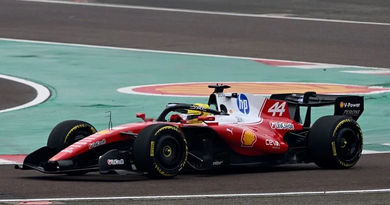 Lewis Hamilton domin&oacute; los test en Barcelona.