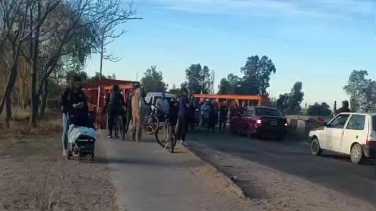 Violencia en un barrio de San Rafael: ataques a policías, piedras y una familia señalada