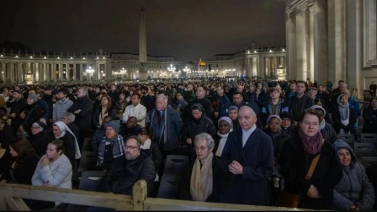 "Ni insuficiencia respiratoria ni broncoespasmos": el papa Francisco descansó bien y permanece "estable"