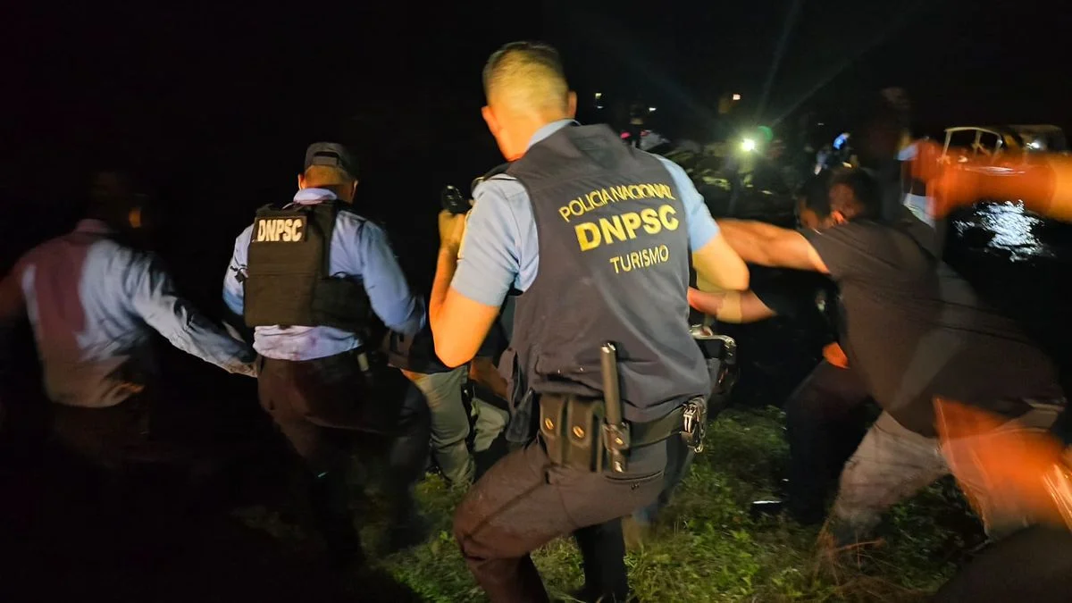 Honduras: al menos doce muertos luego de que un avión cayera al mar poco después de despegar