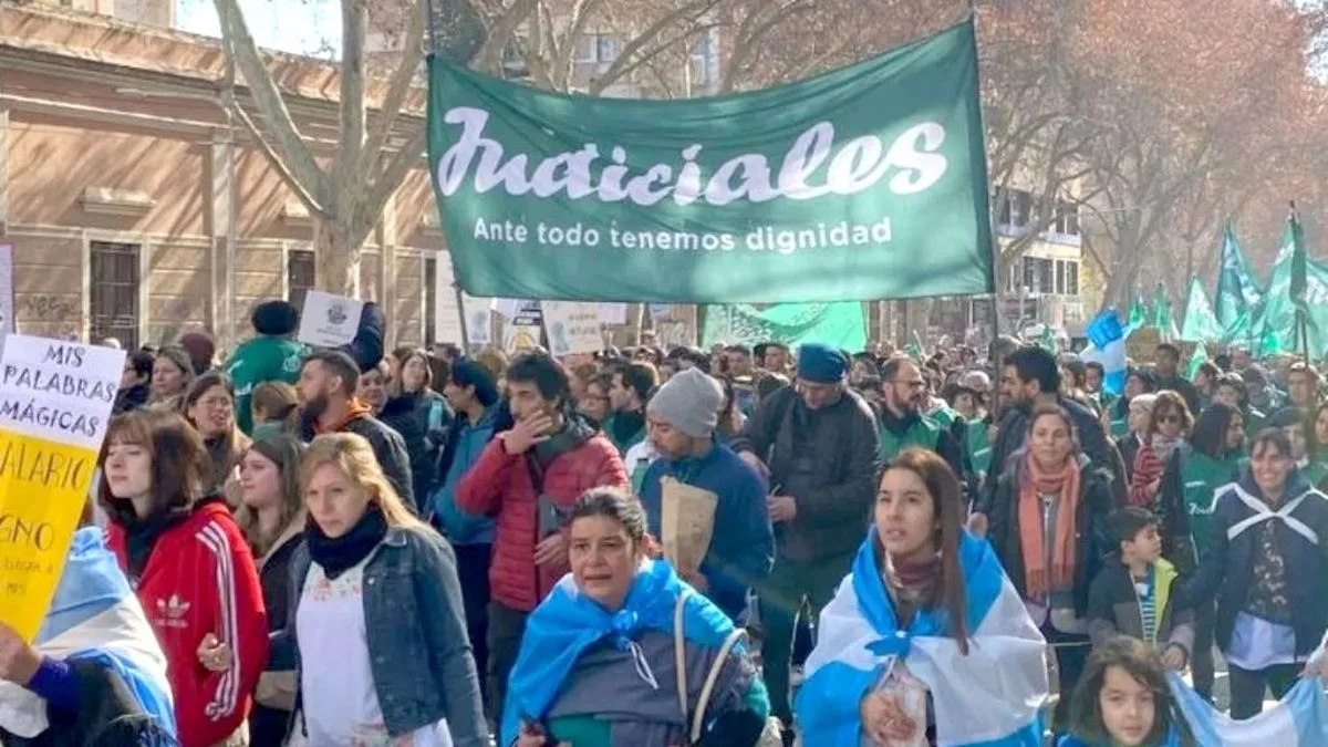 Judiciales de Mendoza protestaron en el Nudo Vial por sueldos de indigencia