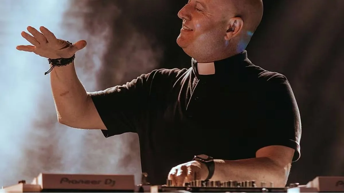 Mañana salen a la venta las entradas para ver al Cura DJ en Mendoza: cómo será el espectáculo