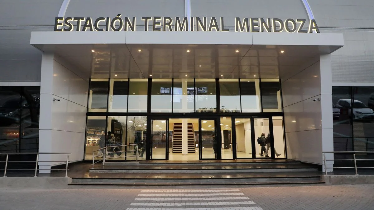 En la Terminal: fueron a retirar una encomienda que tenía 51 kilos de cocaína y quedaron detenidos