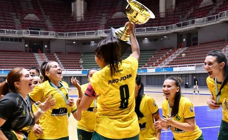 Cementista es octacampeón del fútbol de salón femenino.