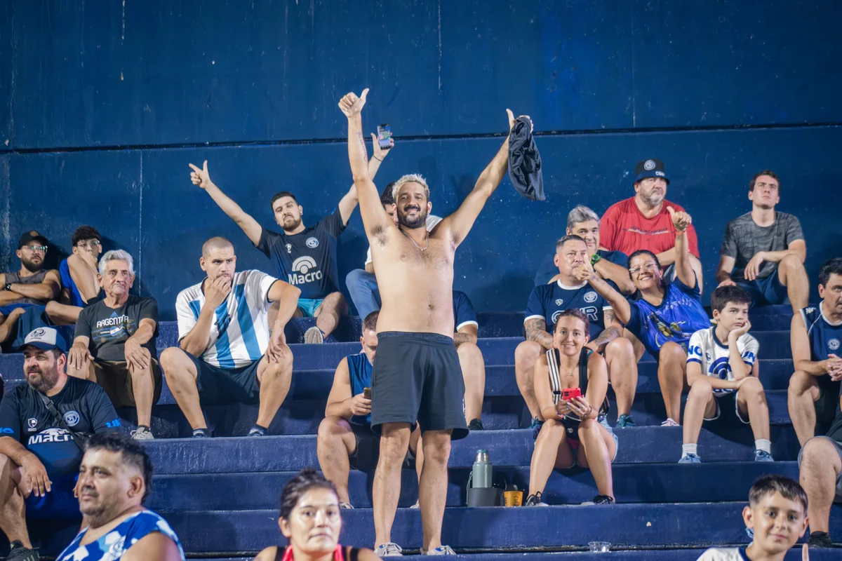 Hinchada Independiente Rivadavia - Lepra (16).jpg