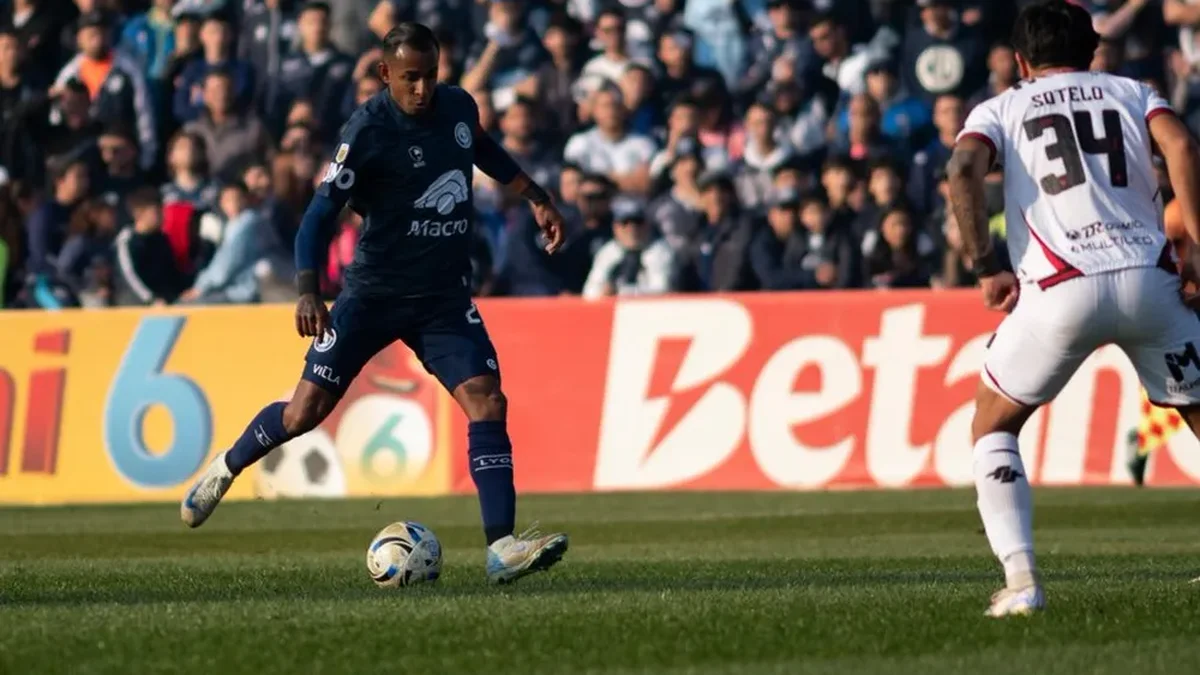 Independiente Rivadavia se durmió, Newell's se lo dio vuelta y perdió sobre el final