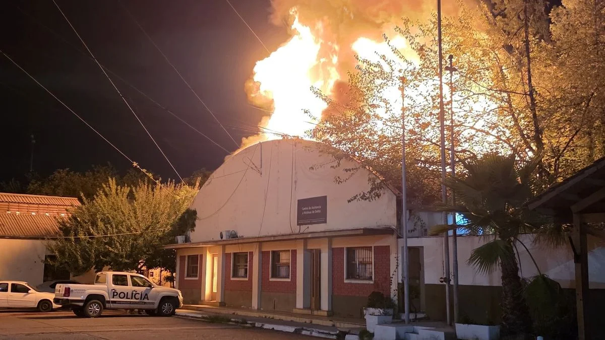 Gran incendio en dependencias del Ministerio de Seguridad de Mendoza