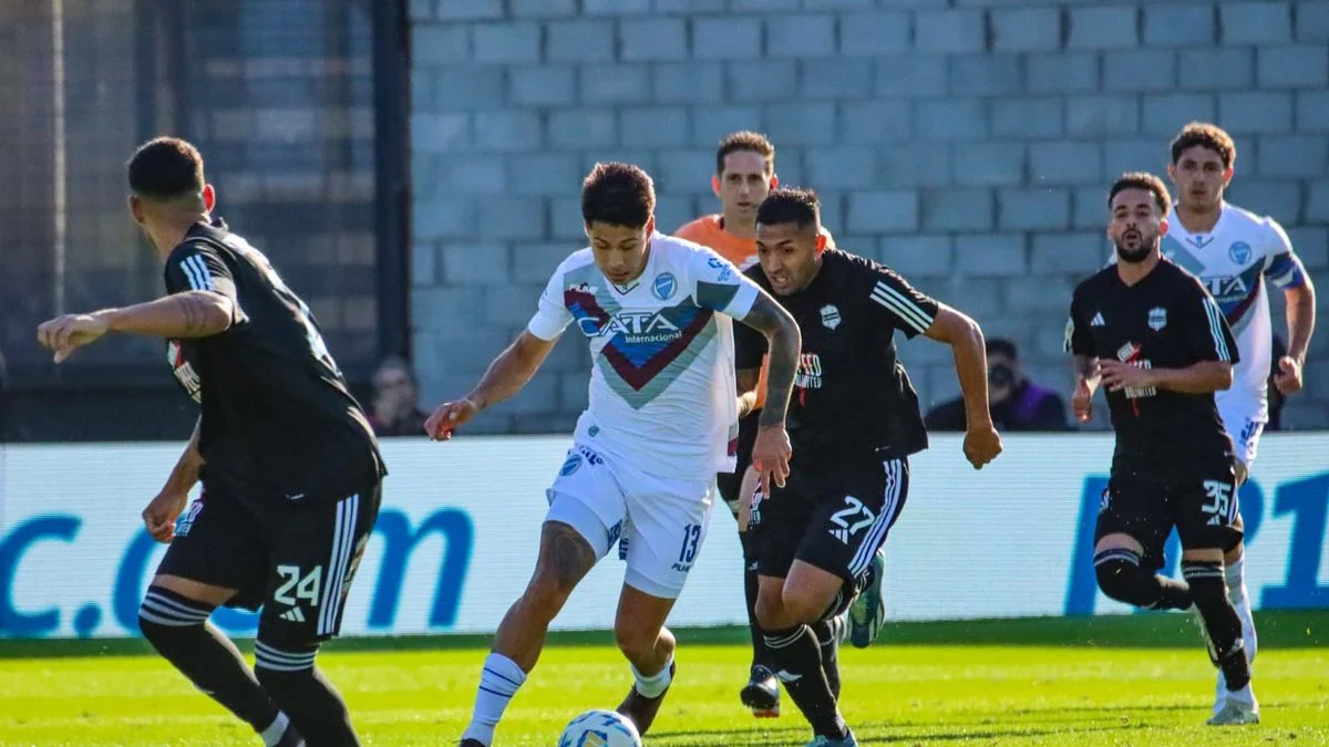 Godoy Cruz fue goleado por Deportivo Riestra y se quedó afuera de los playoffs
