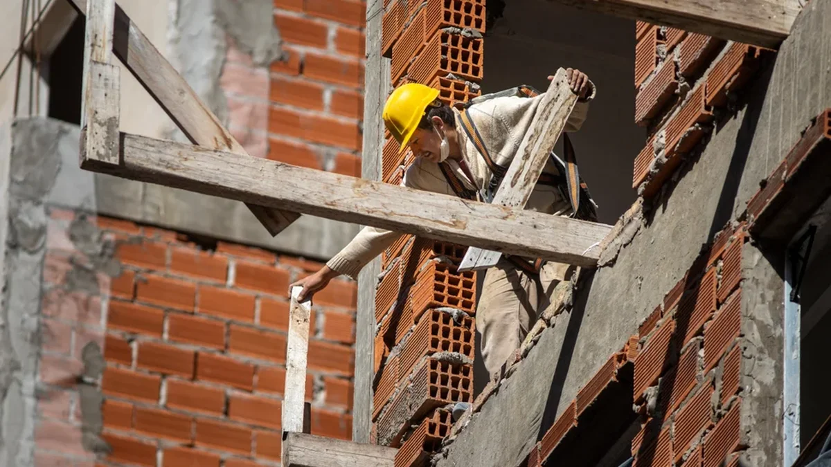 En los últimos dos años, cerraron más de 24.000 empresas y se destruyeron 400 puestos de trabajo por día