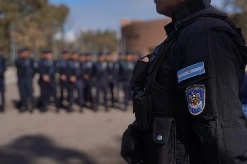 La Policía salvó a una joven de un caso de violencia de género.