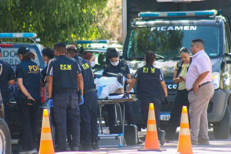 La Policía Científica trabaja en Las Heras, donde fue hallado el cuerpo de la mujer