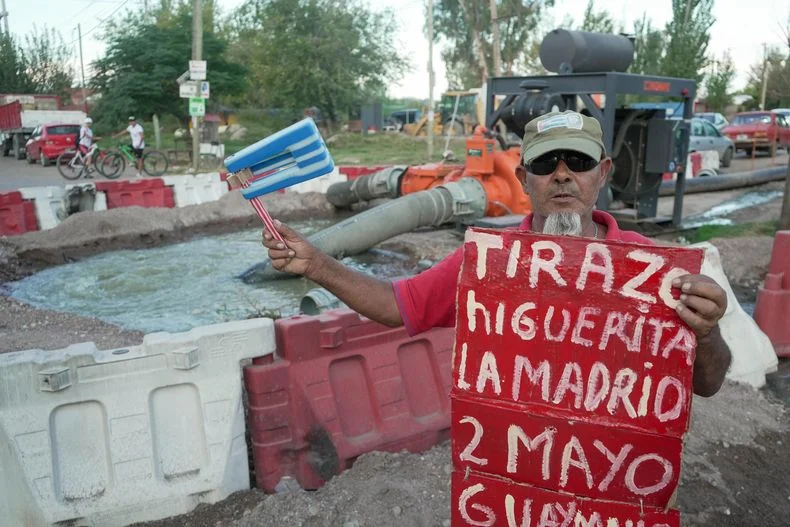 "Corralitos en peligro": vecinos advierten que el desborde cloacal empeora tras más de un año sin solución