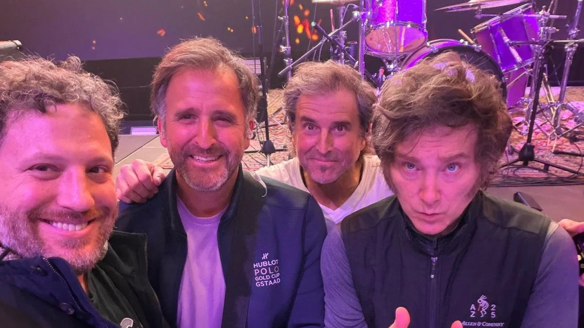 Javier Milei presenta su nuevo libro con un acto multitudinario en el Movistar Arena