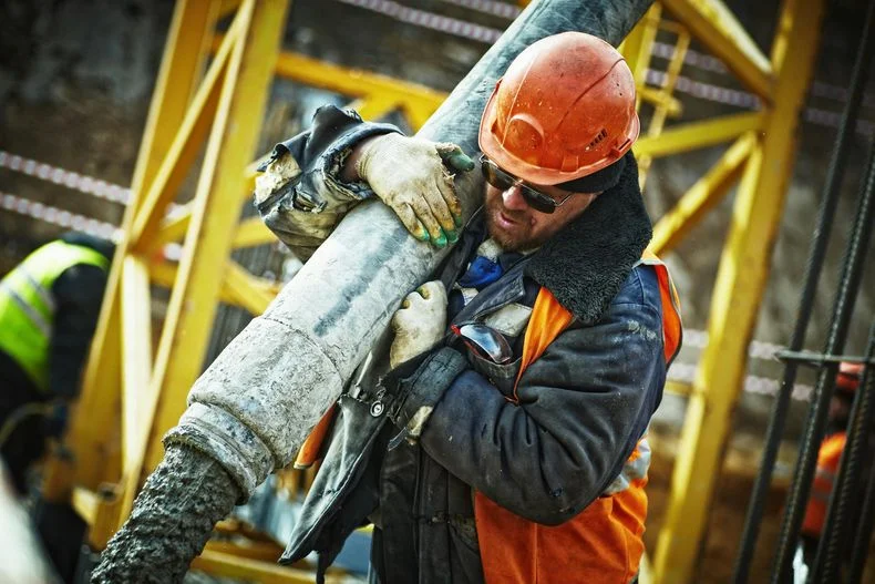 El impacto de la motosierra de Milei en el empleo: hay casi 22 mil empresas menos