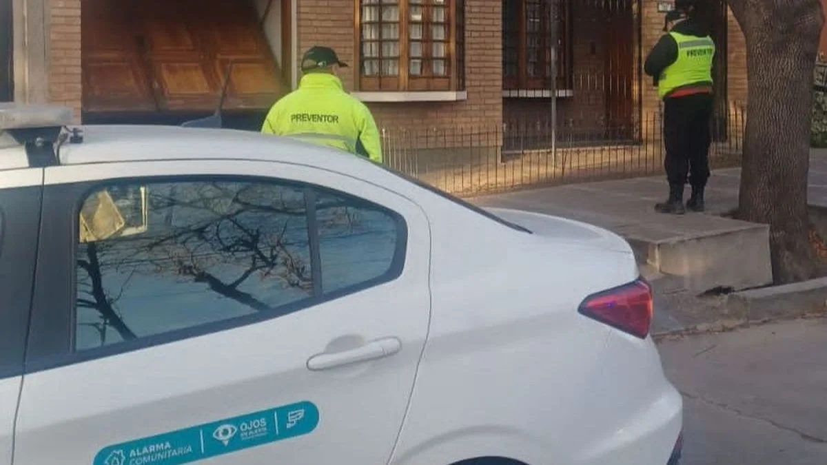 Se metieron a robar en una casa de Ciudad y fueron detenidos tras el alerta de los propietarios