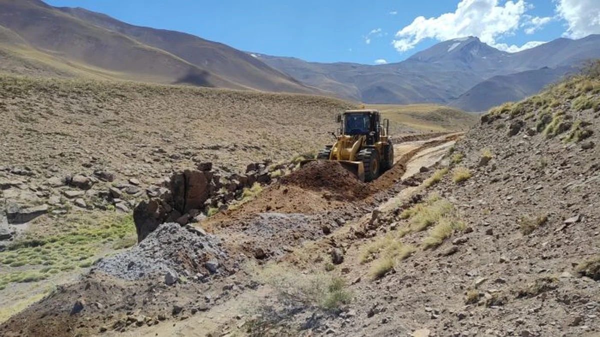 Colectora minera: Cornejo avanza con la traza de caminos que pidieron los empresarios para sacar el cobre