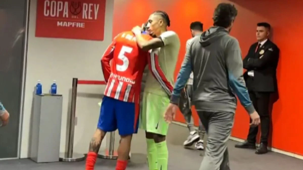El gran gesto de Raphinha con Rodrigo De Paul tras la eliminación del Atlético Madrid a manos del Barcelona