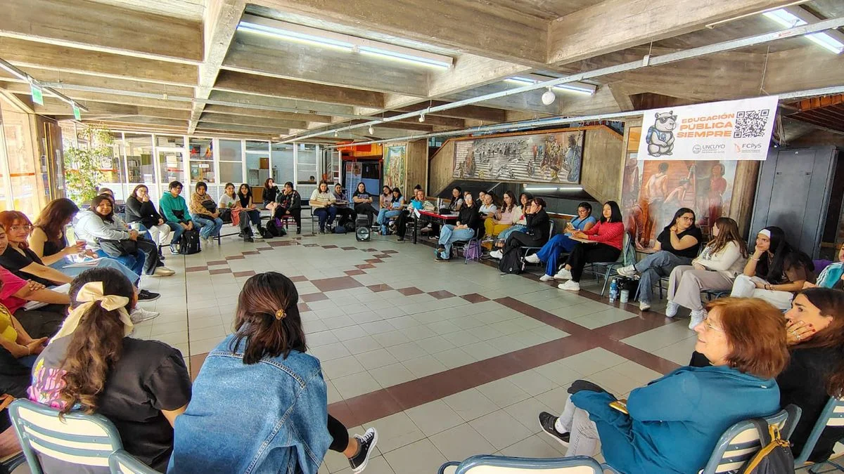 La UNCuyo vuelve a las calles: la asfixia de Milei llevó los salarios a su nivel más bajo en 23 años