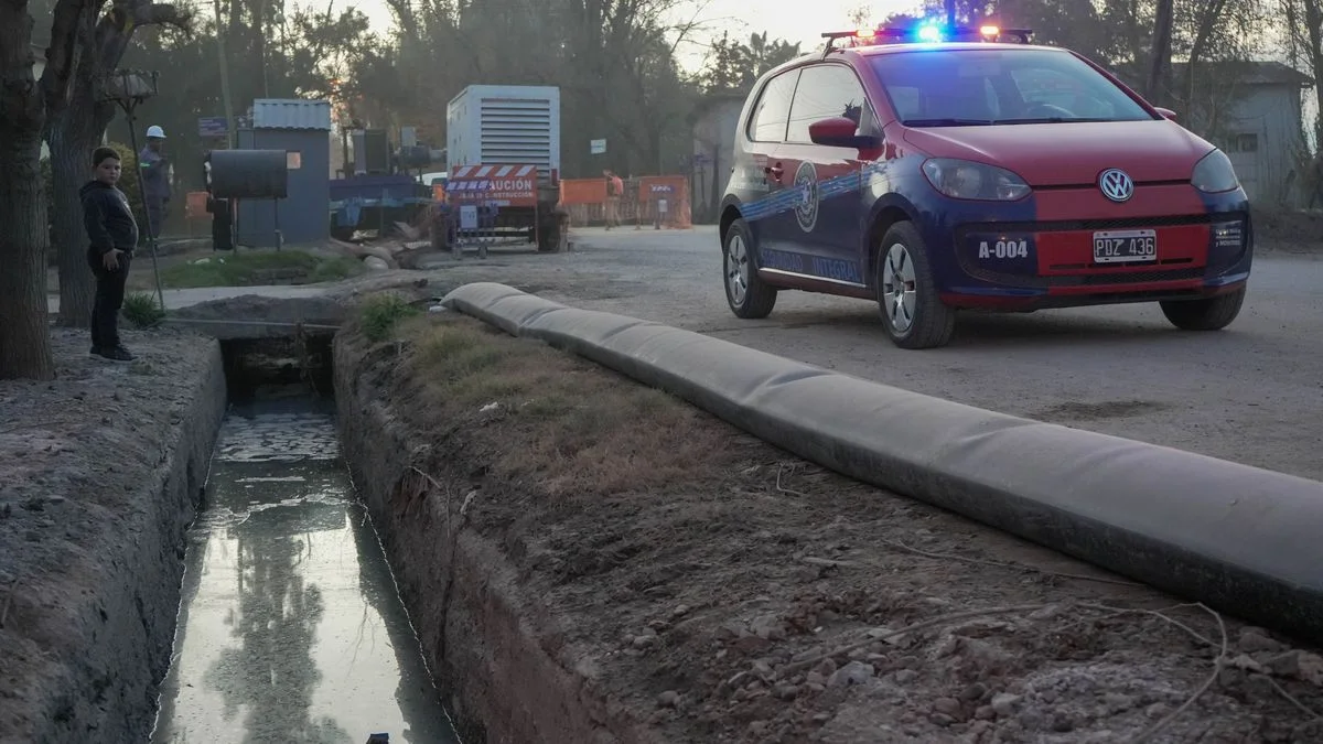 Colapso cloacal en Corralitos: tras meses de padecimiento de los vecinos, Calvente declaró la emergencia