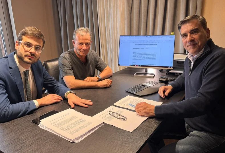 El diputado Emanuel Fugazzotto, el senador Dugar Chappel y Mario Vadillo, presidente del Partido Verde y candidato a diputado nacional por el Frente Verde.&nbsp;