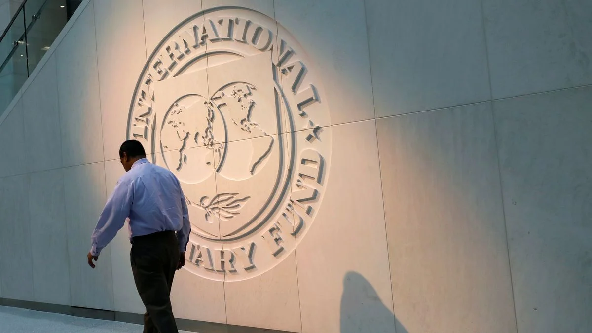 El FMI discute el programa de la Argentina: ¿de cuánto será el desembolso inicial de dólares?