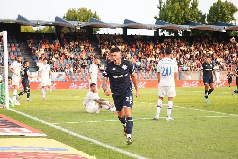 Independiente Rivadavia en lo más alto del fútbol argentino.