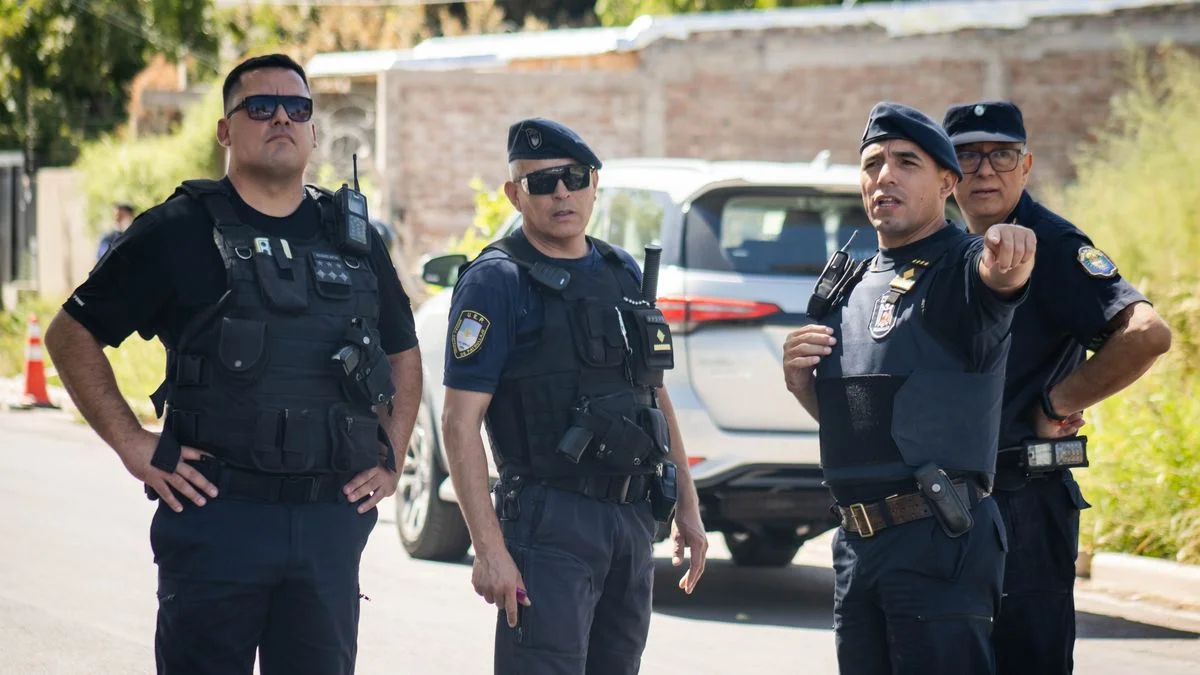 Un aspirante a ingresar a la Policía de Mendoza recibió un disparo durante el curso y está internado