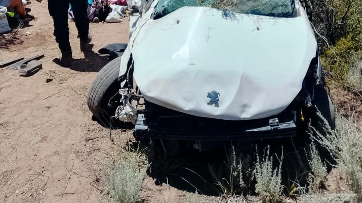 Impactante accidente: un auto desbarrancó y cayó al vacío en la Ruta 7