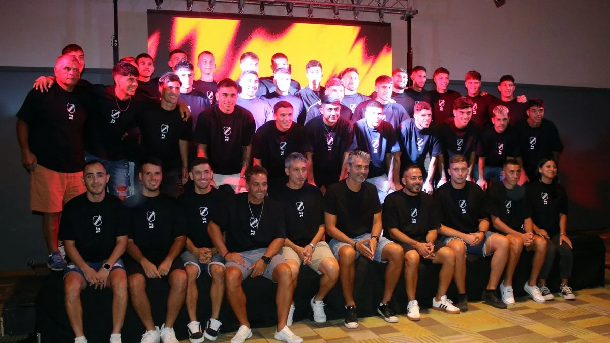 Deportivo Maipú presentó su nueva camiseta y anunció una gigantesca obra para remodelar el estadio