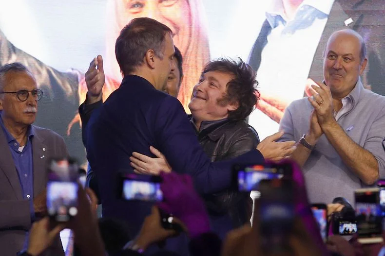 Manuel Adorni y Javier Milei dijeron que la declaraci&oacute;n jurada estaba al caer, hace d&iacute;as, y los dos mintieron.