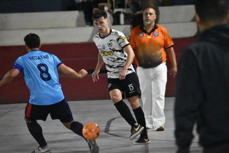 El Apertura masculino de fútbol de salón tiene 4 líderes.