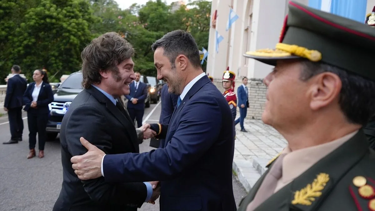 Javier Milei apaga el incendio que no pudo apagar Luis Petri en la obra social de los militares
