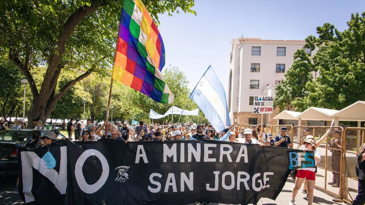No cesan las protestas contra San Jorge: miles de vecinos y asambleístas volvieron a las calles