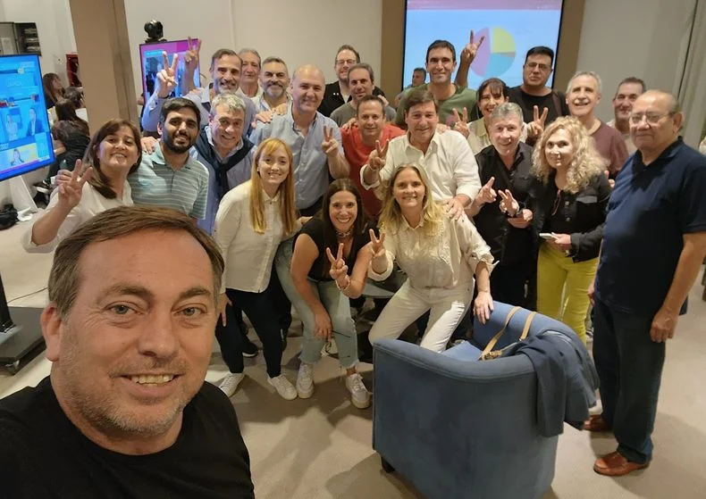 Tiempo pasado. Mart&iacute;n Aveiro junto al kirchnerismo en la campa&ntilde;a electoral que lo llev&oacute; al Congreso Nacional.&nbsp;