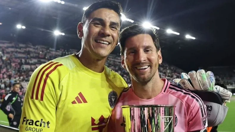 Ustari y Messi tras la obtenci&oacute;n de la MLS.&nbsp;