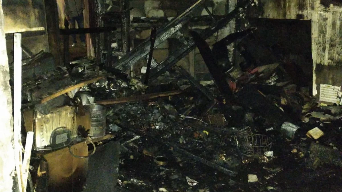 Una familia perdió todo en un incendio en una vivienda en el barrio La Favorita