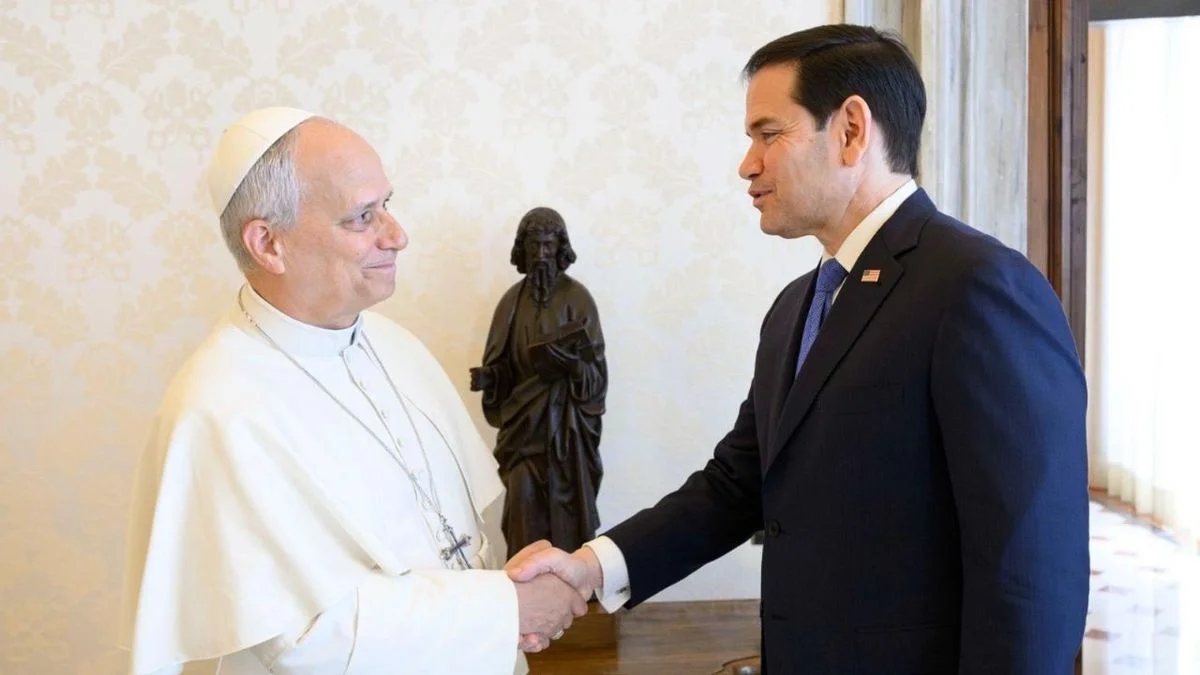 ¿Tregua o protocolo? Lo que dejó el encuentro entre el papa León XIV y el hombre clave de Donald Trump