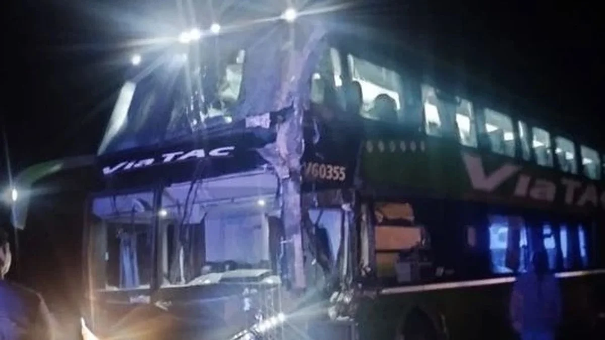General Alvear: violento accidente entre un camión y un colectivo que iba hacia Neuquén