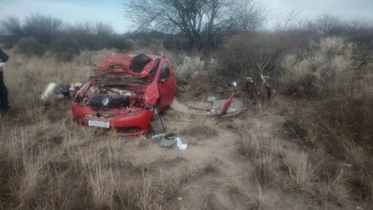 Imponente vuelco en General Alvear: toda la familia terminó en el hospital