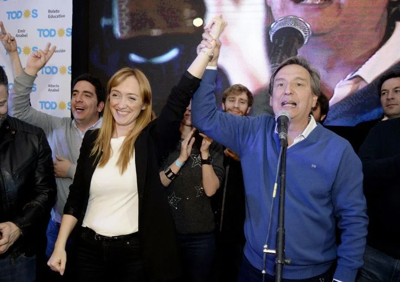 La senadora nacional Anabel Fernández Sagasti y el presidente del PJ, Emir Félix. 