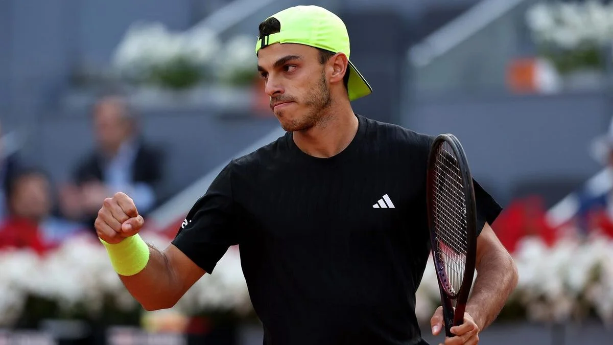 Francisco Cerúndolo se afianza en Roma y jugará con Jannik Sinner en los octavos del Masters 1000 italiano