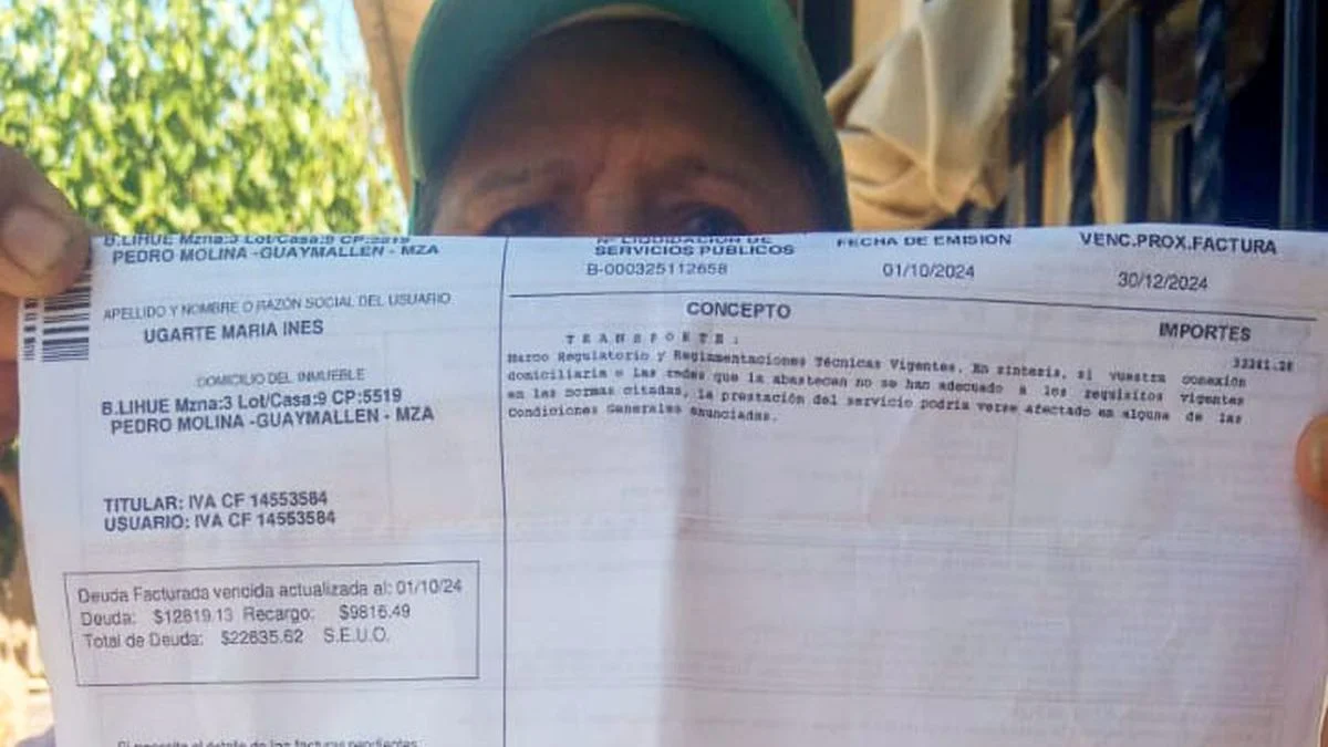 En plena ola de calor, vecinos sufren falta de agua hace diez días