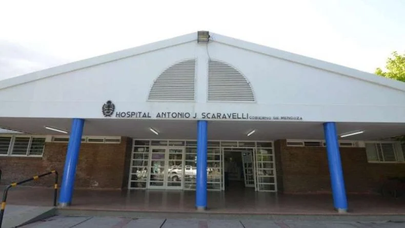 Un joven termin&oacute; internado en el Hospital Scaravelli luego del accidente.&nbsp;
