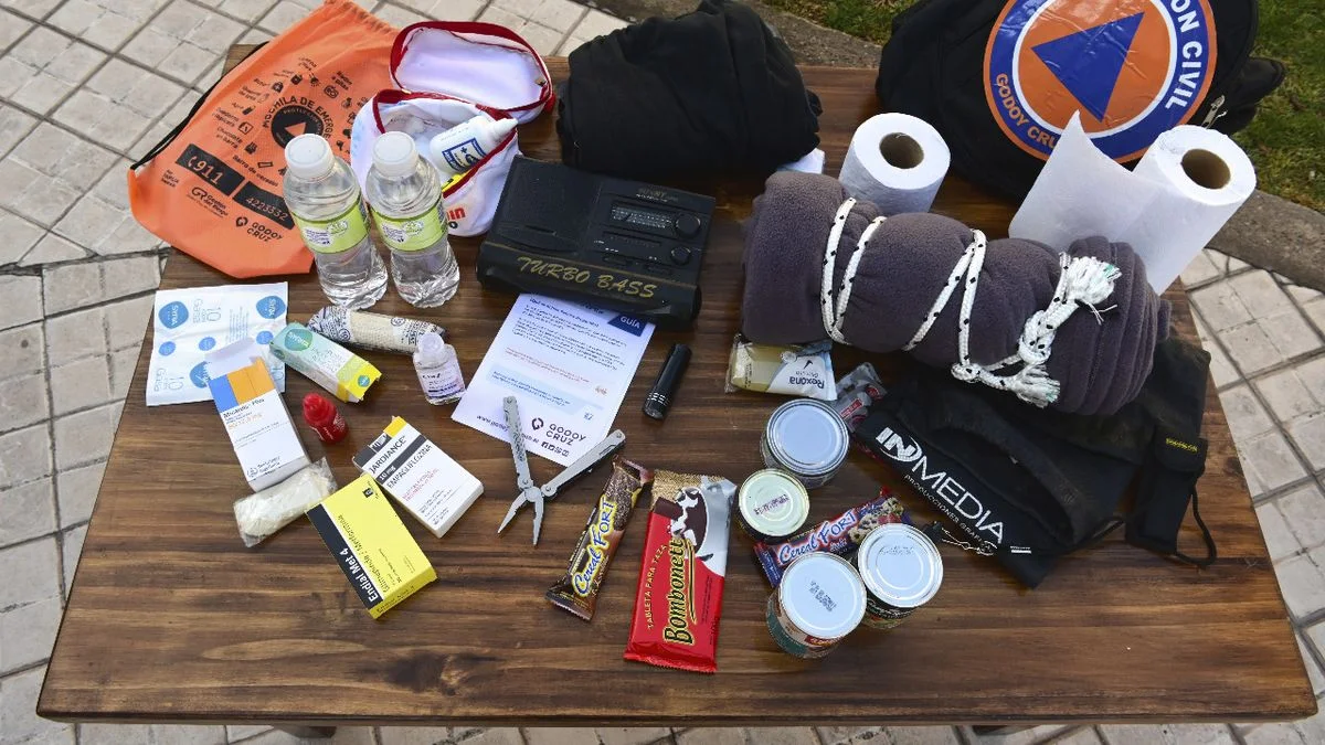 Qué debe contener sí o sí la mochila de emergencia