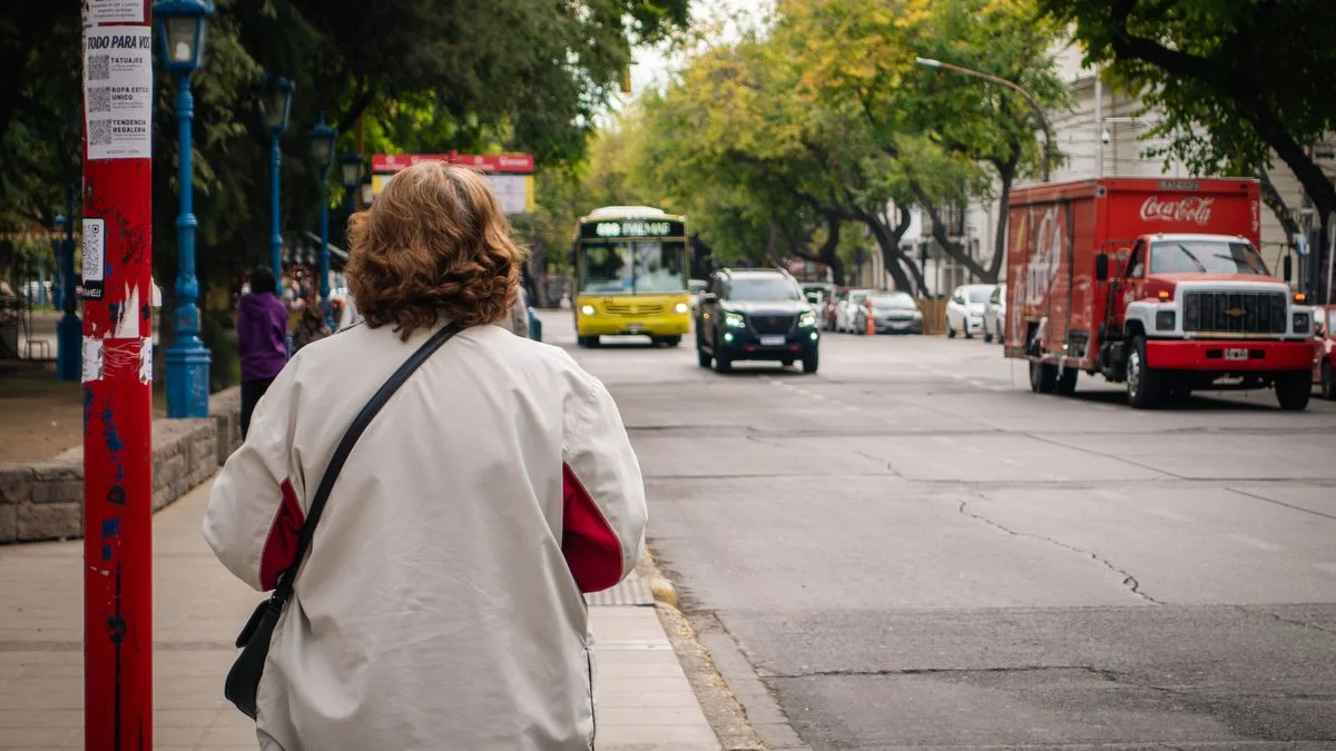 Habrá desvíos de micros y paradas provisorias por obras en la calle Godoy Cruz de Ciudad