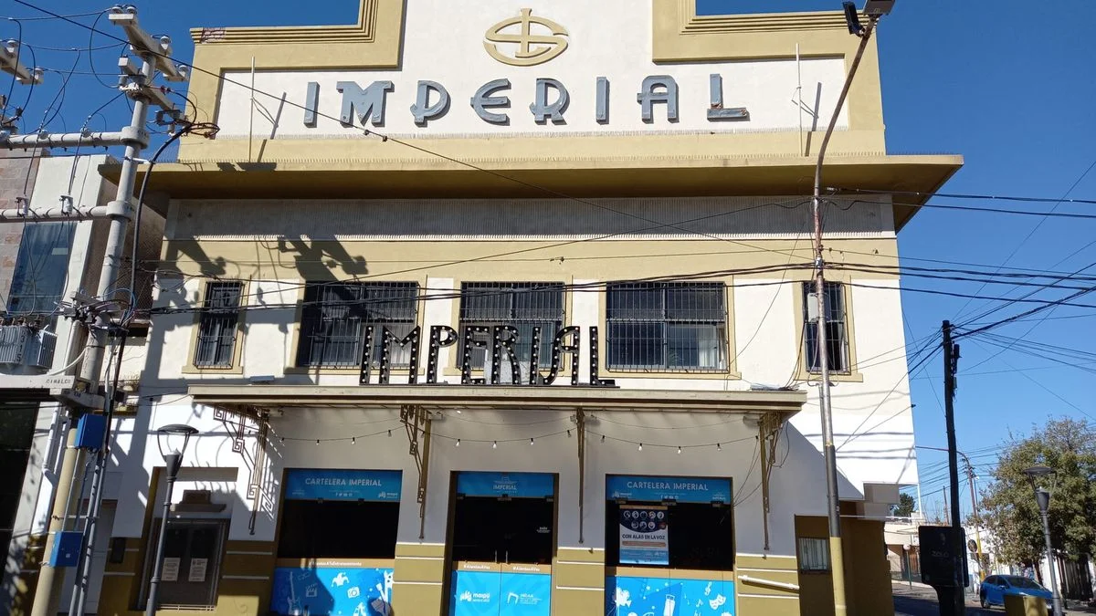 "Maridaje en copas": un show para reír y brindar en el Teatro Imperial de Maipú